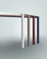 Bureau de travail moderne et long pour plusieurs personnes, table de conférence, table de réunion de bureau, table de discussion d'équipe minimaliste