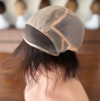 Perruque médicale en cheveux naturels non traités, entièrement nouée à la main, avec dessus en soie doux et lisse et devant en dentelle