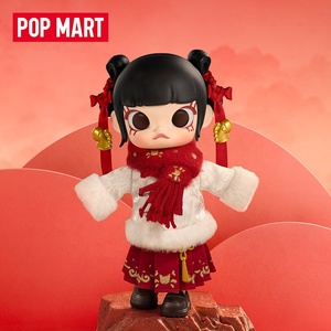 POPMART MOLLY Statuetta in Scala 1:8 Premium, Ideale per Collezioni IP, Decorazione da Scrivania e Regali Creativi - Product Image 1