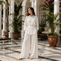 Vente en gros usine – Nouvel ensemble 2 pièces islamique modeste pour femme en coton blanc : chemise boutonnée à col mandarin et pantalon ample à jambes larges – Idéal pour l'été