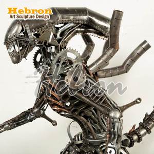 Scultura d'Arte in Metallo Personalizzata di Alieno e Predator, Bestia Tirannosa Preistorica a Grandezza Naturale, Ornamento Moderno per Interni - Product Image 6