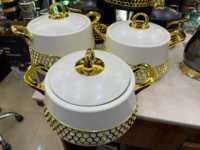 Set Casserole Terisolasi 3 Buah Tahan Lama Royal Crown Handle Gold Honeycomb 2L 2.5L 3L untuk Memasak Sehari-hari Keluarga Afrika dan Piknik