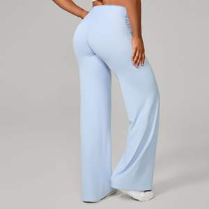 Pantalones <span class=keywords><strong>de</strong></span> yoga para levantamiento <span class=keywords><strong>de</strong></span> cadera <span class=keywords><strong>de</strong></span> secado rápido <span class=keywords><strong>de</strong></span> cintura alta con logotipo personalizado, pantalones acampanados ajustados <span class=keywords><strong>de</strong></span> pierna ancha, mallas deportivas para gimnasio para <span class=keywords><strong>mujer</strong></span> - Product Image 5