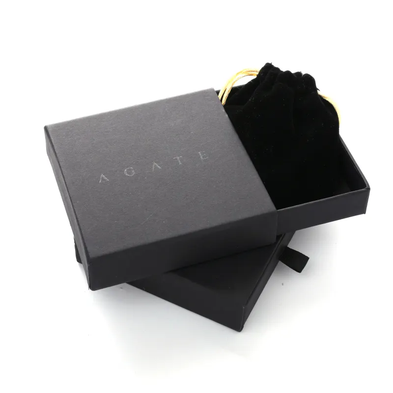 Siyah hediye kutusu özel kadife büzgülü torba içinde UV logo ceket