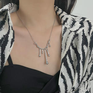 Gargantilla de Cadena Cubana con Colgante de Borla de Gota de Agua de Lava Chapada en Oro de Acero Inoxidable Impermeable, Estilo Vintage, para Mujer, Ideal para Bodas y Fiestas - Product Image 4