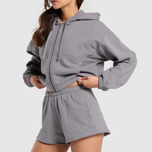 Cina produttore Activewear 2025 nuovo stile Casual ragazza <span class=keywords><strong>con</strong></span> cappuccio <span class=keywords><strong>pantaloncini</strong></span> due pezzi Set sportivo <span class=keywords><strong>con</strong></span> logo personalizzato - Product Image 1