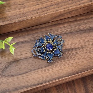 Broche Cloisonné Orientale Artisanale de Luxe en Lapis-Lazuli Naturel, Bijou Floral, Cadeau de Fiançailles, Mariage - Product Image 2