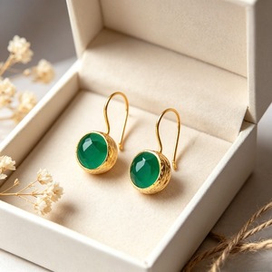 Orecchini pendenti vintage con pietre tonalità giada e smeraldo, gioielli semplici con pietre lucide per occasioni quotidiane - Product Image 3