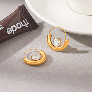 Pendientes de aro en forma de U con circonita redonda brillante, impermeables, de acero inoxidable de alto brillo, chapados en oro, adornos para las orejas para fiesta, para mujer - Product Image 2