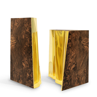 Meubles de maison haut de gamme, table d'appoint contemporaine avec finition en laiton poli et placage en noyer, adaptée au salon