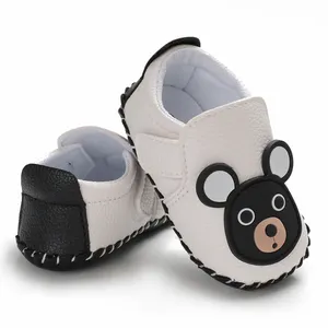 Commercio all'ingrosso unisex del bambino 0-12 mesi di patch del fumetto morbida tomaia in pelle alla moda infantile bambino appena nato prewalker scarpe