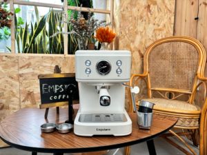 Cafetera Moderna con Molinillo Integrado 04E, Máquina de Espresso Eléctrica Semiautomática con Sistema de Agua Caliente y Espumador de Leche para el Hogar - Product Image 3
