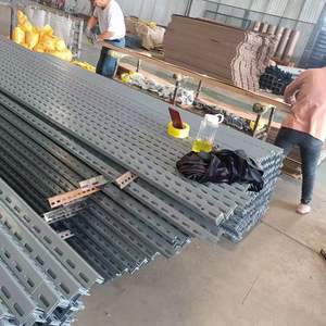 Q235 ASTM Q345โครงสร้างเหล็กคาร์บอนชุบสังกะสีมุมช่องพร้อมรูสำหรับอุตสาหกรรมก่อสร้างวิศวกรรมการขนส่ง - Product Image 2