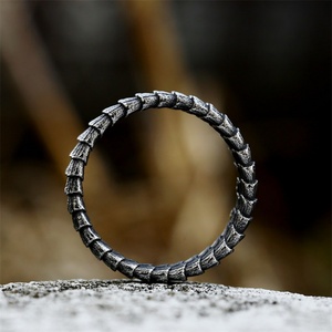 Anillos de Aro Sencillos y Modernos de Acero Inoxidable con Diseño de Escamas de Dragón para Hombre - Product Image 4