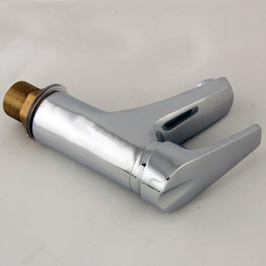 Grifo monomando para lavabo con válvula de cerámica, de un solo orificio, montado en encimera, acabado cromado - Product Image 3