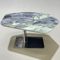 KINGS-WING Nouveau design Table basse d'appoint mini abstraite en marbre vert Cetina, Plateau de table en marbre pour table basse TV ou bar à café