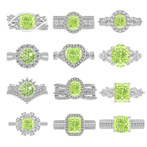 Bague Solitaire Classique en Laiton Plaqué Rhodium avec Zircon Cubique de Laboratoire Vert Olive Sertie Griffe pour Femme - Product Image 1