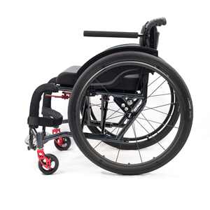 Largeur du siège personnalisée Anneau de poignée large et léger <span class=keywords><strong>Fauteuil</strong></span> roulant de 22 pouces <span class=keywords><strong>Fauteuil</strong></span> roulant pliable <span class=keywords><strong>Fauteuil</strong></span> roulant manuel Chaise de sport - Product Image 3
