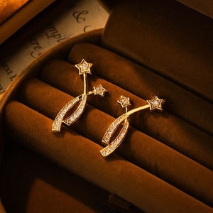 Boucles d'oreilles clous de luxe pour femme, micro-incrustées de zirconiums, nouvelle collection, aiguille en argent S925, style pentagramme lumineux, accessoires d'oreille doux effet météore - Product Image 4