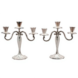 Candélabre en métal à 3 bras finition argentée, portable, résistant à la chaleur, pour présentation sur table, designs durables, ensembles cadeaux - Product Image 1