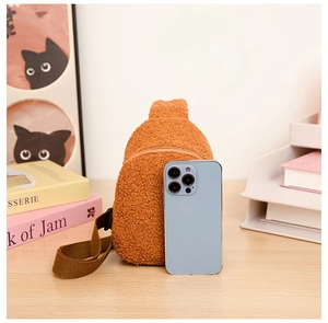 <span class=keywords><strong>Sac</strong></span> à bandoulière mini pour enfants, motif dessin animé, en polaire sherpa, mignon et tendance, <span class=keywords><strong>sac</strong></span> de poitrine isolé et portable en peluche pour l'école, vente en gros - Product Image 6