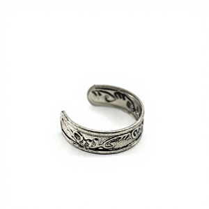 ヴィンテージレトロな女性用つま先リング、シンプルな彫刻模様、シルバーの足指リング - Product Image 1