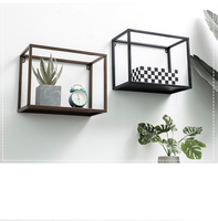 Modernes dekoratives Set von 4 Black Metal Square Frame Shadow Boxes Würfel schwimmende Regale