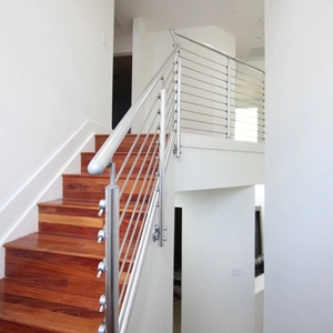 Balustrade en acier inoxydable pour balcon extérieur de villa moderne - Product Image 5