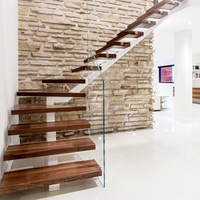 Escalier en bois de hêtre avec garde-corps en verre en forme de L, design moderne pour l'intérieur