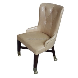 Cómoda silla con logotipo bordado de calidad de Casino, sillón VIP de Baccarat con reposabrazos, máquina <span class=keywords><strong>tragamonedas</strong></span> de póker con rollos - Product Image 1