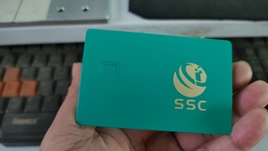 Cartes de contrôle d'accès en métal colorées gravées au laser Fente pour puce RFID (4442/4428) Bande magnétique 13.56MHz pour cartes de crédit et de débit - Product Image 4