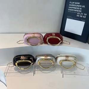 Sac à main ancien de créateur fait main motif fruits vintage en laiton sculpté à la main - Product Image 1