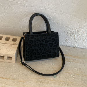 Borsa a Tracolla in PU Opaco con Stampa Leopardata, Nuova Borsa Chic Quadrata Media da Donna 2026, Borsa a Mano di Alta Gamma - Stile Urbano - Product Image 2