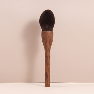 Pinceau de maquillage MEDELL en poils synthétiques de luxe personnalisé en noyer marque privée de peintre en vrac logo personnalisé manche en bois massif - Product Image 1