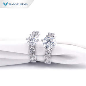 Anillo de Moissanita Plateada con Incrustaciones Estilo Vintage Tianyu, Joyería Elegante para Fiestas Nocturnas y Eventos Formales para Damas - Product Image 1