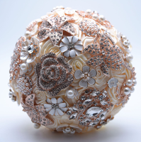 Bouquet de mariée artisanal de luxe en soie et satin, orné de perles et de cristaux, avec roses, pour mariage, remise de diplôme, Pâques, pour mariée et demoiselles d'honneur