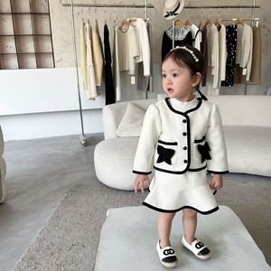 Conjunto de Moda Otoñal para Niñas, Cárdigan + Falda, Combinación en Blanco y Negro, Estilo Clásico - Product Image 5