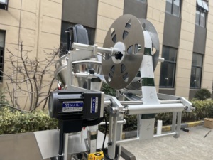 เครื่องบรรจุภัณฑ์แบบอัตโนมัติหลายเลน ระบบขับเคลื่อนด้วยเฟือง พร้อมระบบปิดผนึกด้านหลัง บรรจุ ซีล และพิมพ์วันที่ ความเร็วสูง ความแม่นยำสูง - Product Image 5