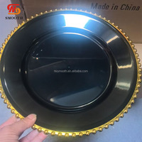 Assiettes de présentation noires à bord festonné de 13 pouces pour la décoration de tables d'événements et de mariages – Collection SMOOTH