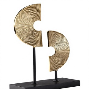 Centro de Mesa Moderno de Aluminio Geométrico de Lujo con Acabado Dorado para Decoración del Hogar y Bodas, Tamaño y Forma Personalizables - Product Image 1