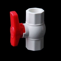 Vanne à boisseau sphérique octogonale en PVC-U à prix de gros usine avec raccord à douille et filetage femelle pour systèmes d'irrigation et plomberie