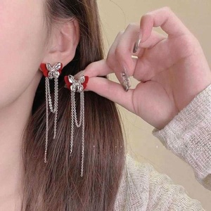 Boucles d'oreilles papillon floquées avec pompon, en alliage de zinc plaqué or, luxueuses, élégantes, haut de gamme, nouveauté automne/hiver pour femme, idéales pour les soirées - Product Image 4