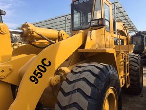 Chargeuse sur pneus Caterpillar 950C d'occasion, variantes 950H, 950G, 950E, 950F, avec une charge nominale de 5 tonnes et composants essentiels du moteur - Product Image 2