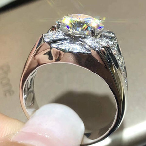 Anello da Donna Elegante con Accento Scintillante in Lega, Regolabile, Gioiello Moderno e Semplice per Matrimonio - Product Image 3