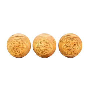 Perles en bois de cyprès rondes de 18 mm pour la fabrication de bracelets, sculptées avec des motifs de fortune, de longévité et de prospérité - Product Image 4