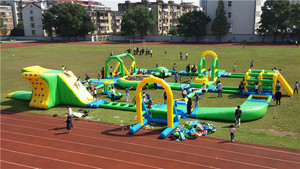 Parc aquatique gonflable géant pour les sports nautiques estivaux, les divertissements et les compétitions, en vinyle/PVC, usage commercial - Product Image 2