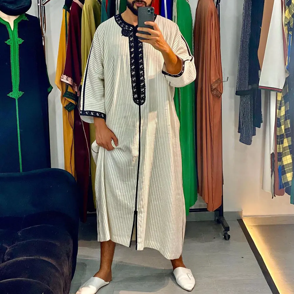 Vente chaude Grande Taille Islamique Hommes Jubba Thobe Dubaï Arabie Saoudite Caftan Hommes Musulmans Vêtements Musulmans Traditionnels