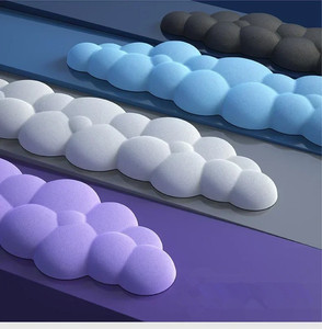 Support de poignet en forme de nuage en gros, matériau souple, mousse à mémoire de forme, base en PU, base antidérapante en caoutchouc, pour clavier et souris de bureau - Product Image 6