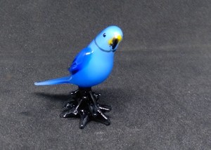 Bol en verre soufflé artisanal en forme de perroquet bleu, décoration animale, technique de lampwork, provenant du Rajasthan par Tiny Glass World - Product Image 2