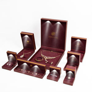 Caja de Joyería de Piel Sintética de Lujo Zebo con Luz LED, Juego de Cajas de Regalo para Anillos de Compromiso y Boda con Logotipo Personalizado - Product Image 2